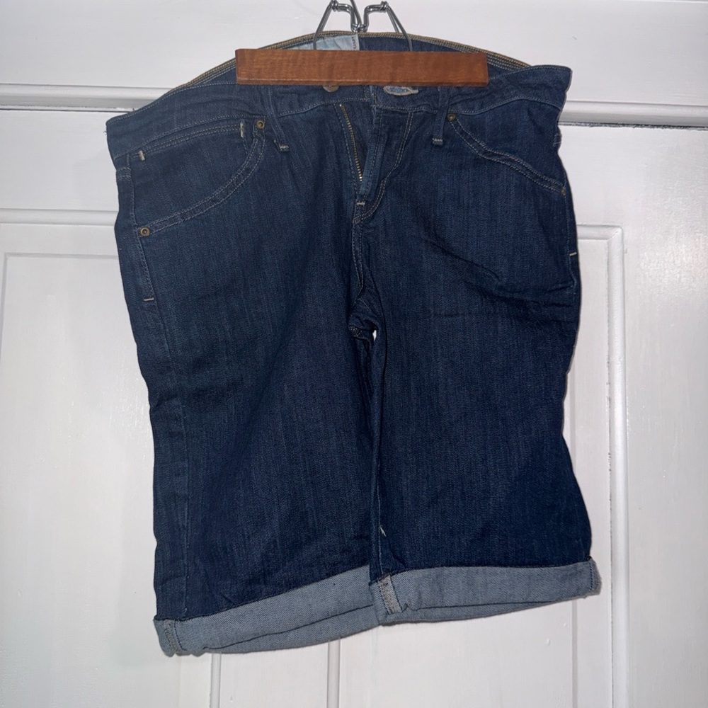 Classic levis Rolled-Cuff Jean Shorts - Women